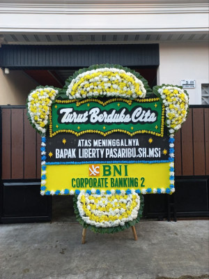 Papan Bunga Duka di Sundawenang