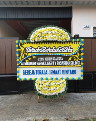 Papan Bunga Duka di Sundawenang