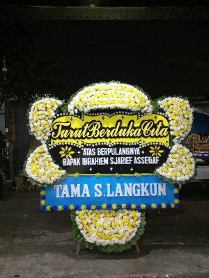 Papan Bunga Duka di Sundawenang